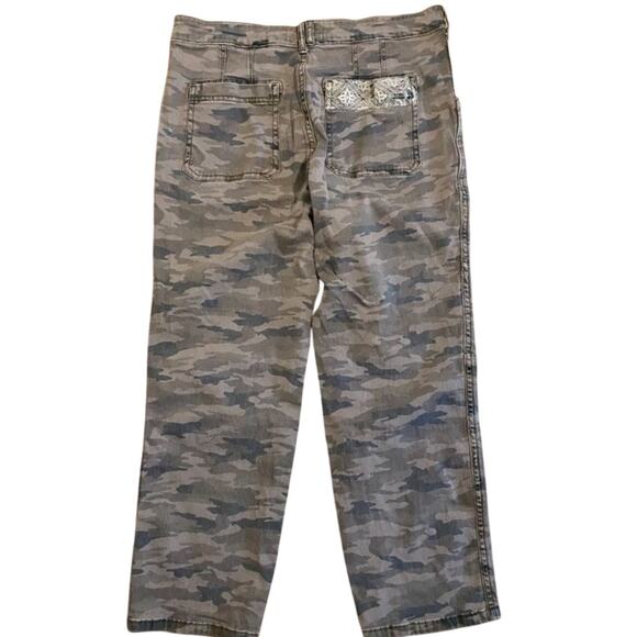 Anthropologie Camo Cropped Cargo Pants Embroidered Detail, Size 16W, New w/ Tag - Picture 3 of 10